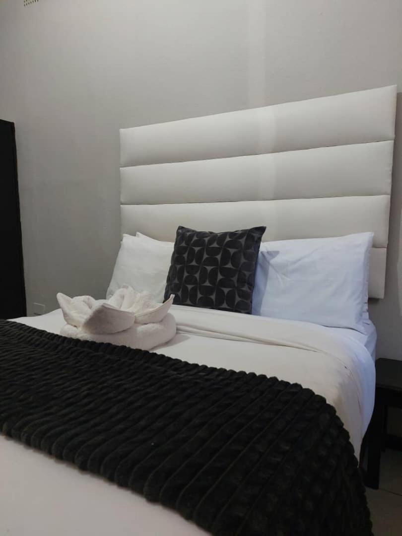 Ethithiya Boutique Guesthouse Windhoek Bagian luar foto